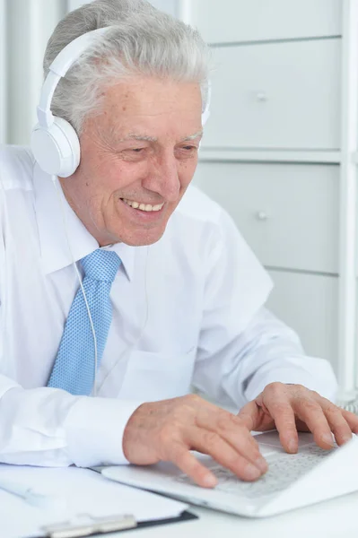 Emotional Mature Businessman Working Office — Stock Photo, Image