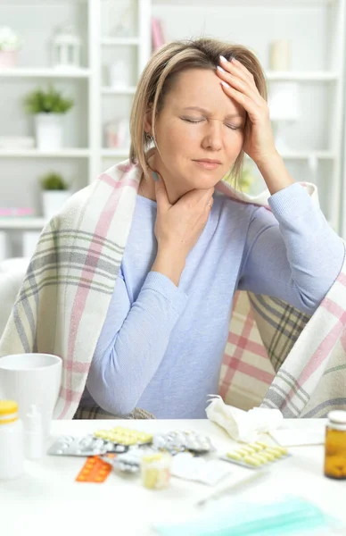 Schöne Junge Kranke Frau Hause — Stockfoto