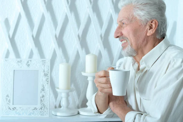 Portrait Smiling Senior Man Drinking Tea Home — Stock Photo, Image