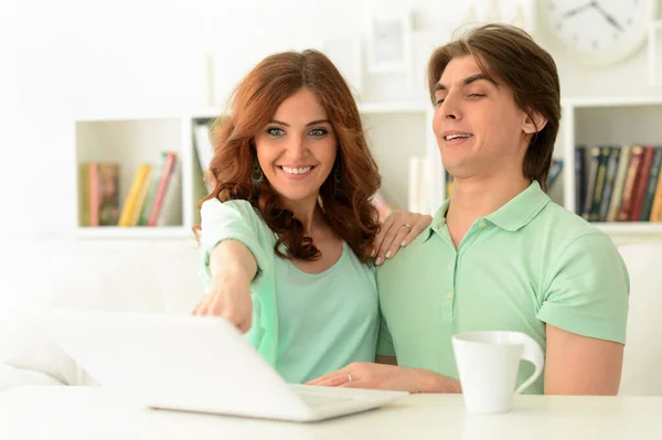 Young Couple Laptop Home Royalty Free Stock Images