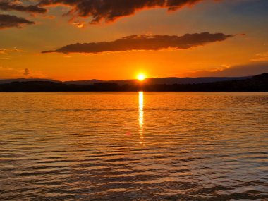 Murten İsviçre 'de gün batımı    