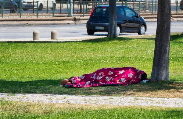 Bezdomovci Létě Veřejném Parku — Stock fotografie