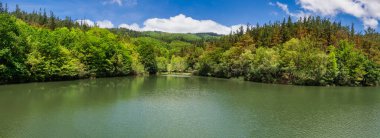 Baharda Lekubaso baraj panoramik manzarası