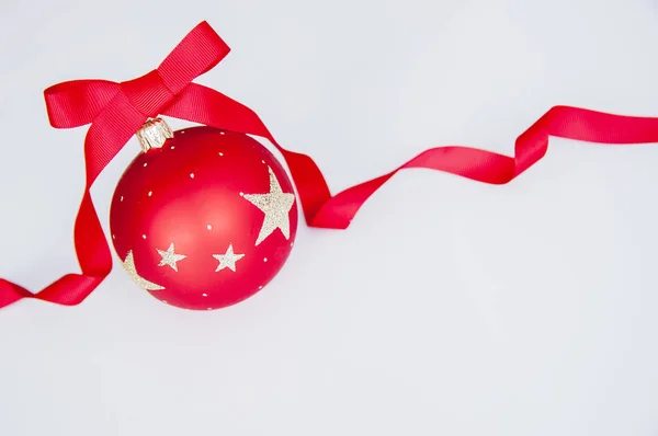 Rote Weihnachtskugeln Dekoration Isoliert Auf Weißem Hintergrund — Stockfoto
