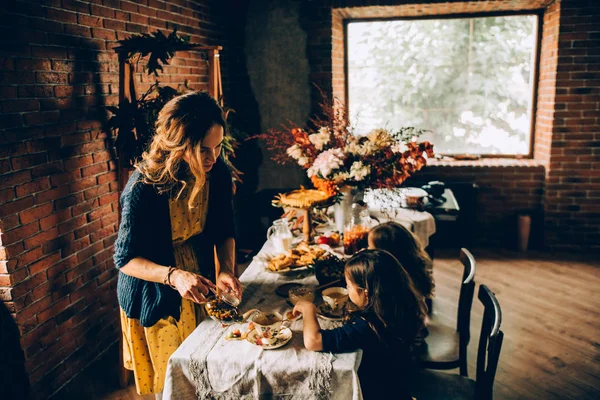 Cozinha familiar e festa de chá — Fotografia de Stock