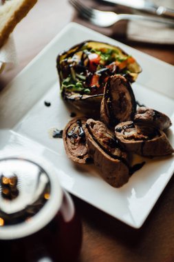 yiyecek ve içecekler