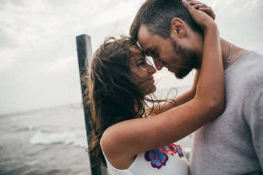 Mutlu Sevgililer plajda