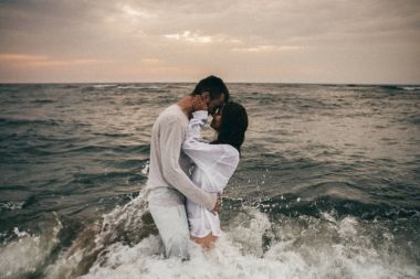 Mutlu Sevgililer plajda