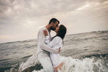 Mutlu Sevgililer plajda