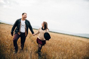 Dışarıda mutlu bir aile