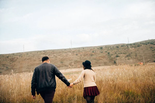 Famiglia felice all'aperto — Foto Stock