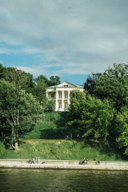 Moskova Nehri üzerinde seyahat 