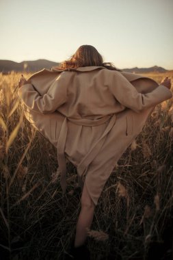 portre özgürlük durağındayım kız denizde