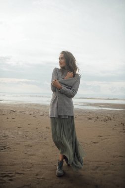 portre özgürlük durağındayım kız denizde