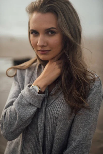 Portrait liberté beautifu fille dans la mer — Photo