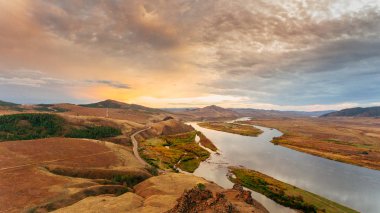 gün batımında sonbahar manzarası 