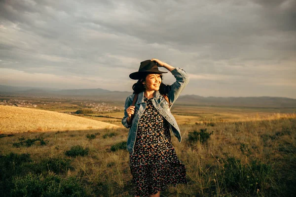 Happy Girl Have Nice Time Sunset Boho Style — Stock fotografie