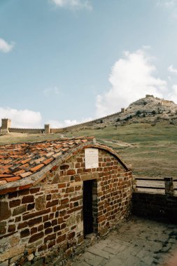 Kırım 'daki eski ortaçağ kalesinin manzarası