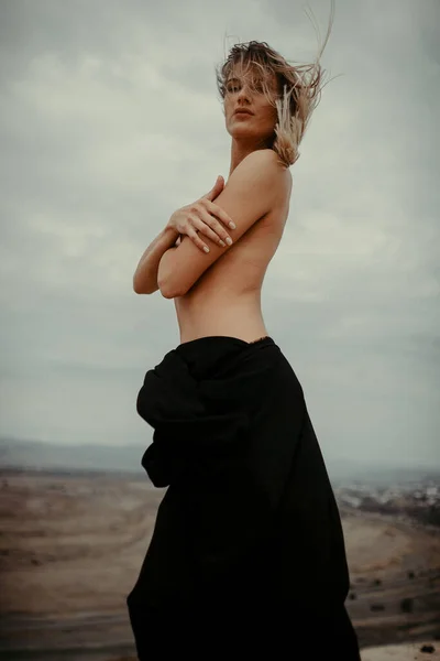 Woman Black Dress Desert — 스톡 사진
