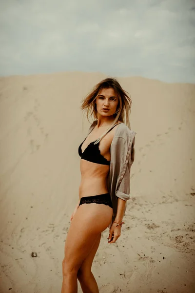 Woman Fit Body Portrait Desert — Stock Photo, Image