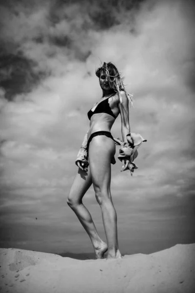 Woman Fit Body Portrait Desert — Stock Photo, Image