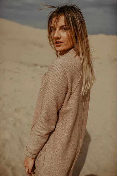 Mujer Con Retrato Corporal Forma Desierto —  Fotos de Stock