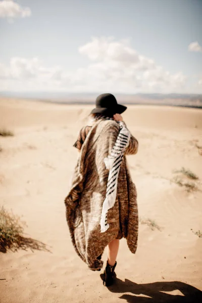 Portrait Femme Sur Plage Jin Robe Blanche — Photo