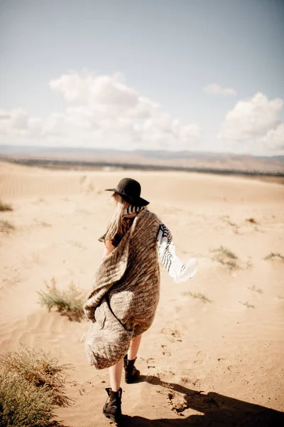 Portrait Femme Sur Plage Jin Robe Blanche — Photo