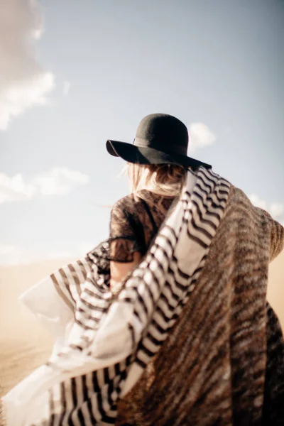 Portrait Femme Sur Plage Jin Robe Blanche — Photo