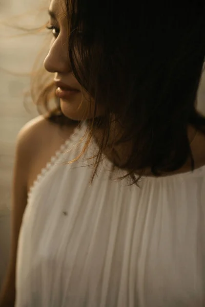 Woman Portrait Beach Jin White Dress — Stock Photo, Image