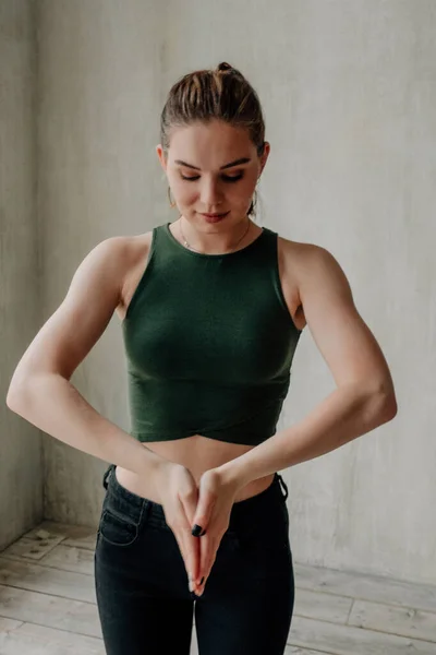 Schöne Frau Sportbekleidung Beim Fitnesstraining Hause — Stockfoto