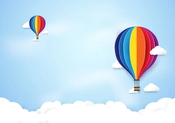 青い空を背景に飛んでいるカラフルな熱気球。紙、 — ストックベクタ