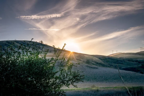 Coucher de soleil sur les collines — Photo