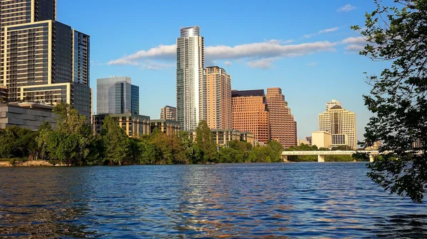 Austin Texas panoramę miasta i rzekę Kolorado — Zdjęcie stockowe