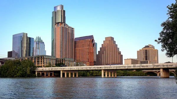 Austin, texas skyline entlang des colorado river — Stockfoto