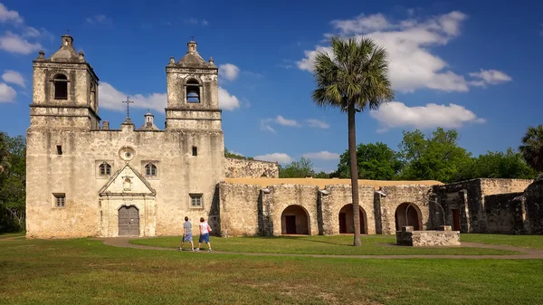 Concepcion San Antonio, Teksas'ın iki turist ziyaret misyon Stok Resim