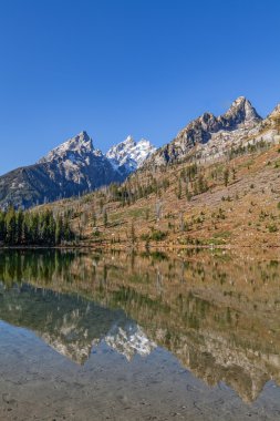 Dize Gölü sonbahar yansıma