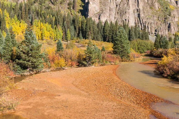 Colorado bergbeek in herfst — Stockfoto