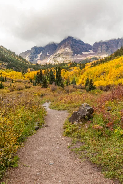 Szlak na maroon bells jesienią — Zdjęcie stockowe