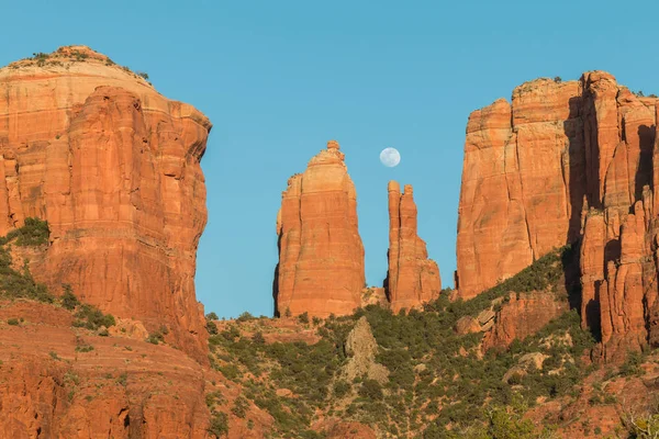Moon Over Cathedral Rocks — Stock Photo, Image
