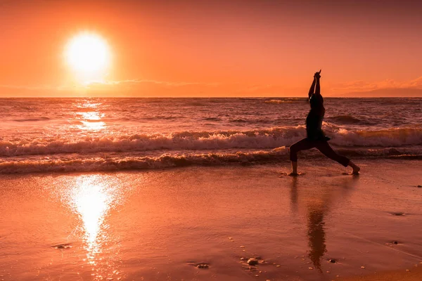 Praktykowanie jogi na Maui — Zdjęcie stockowe