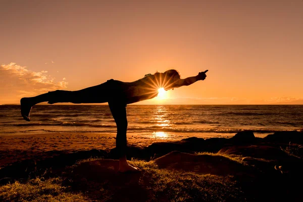 Praticar Yoga em Maui — Fotografia de Stock