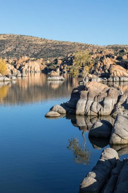 Watson Gölü sonbahar yansıma