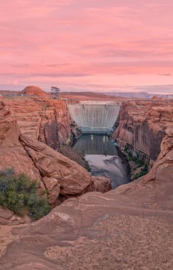 Glen Canyon Barajı gündoğumu