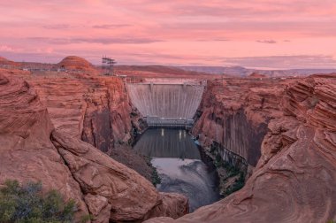 Glen Canyon Barajı gündoğumu