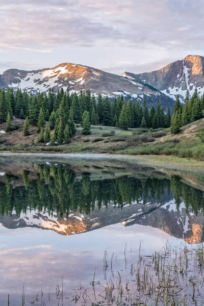 Dağ Sunrise yansıma