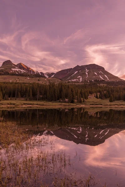 Colorado Vildmarken Sjön Sunrise Reflektion — Stockfoto