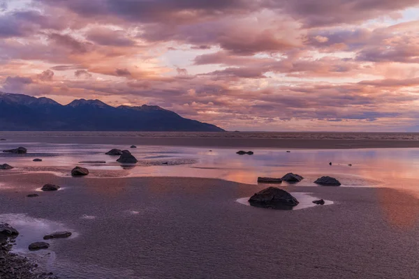 Värikäs Auringonlasku Alaskan Rannikolla — kuvapankkivalokuva