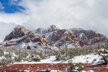 doğal kar manzara Sedona Arizona'nın kışın kapalı.