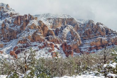 doğal kar manzara Sedona Arizona'nın kışın kapalı.